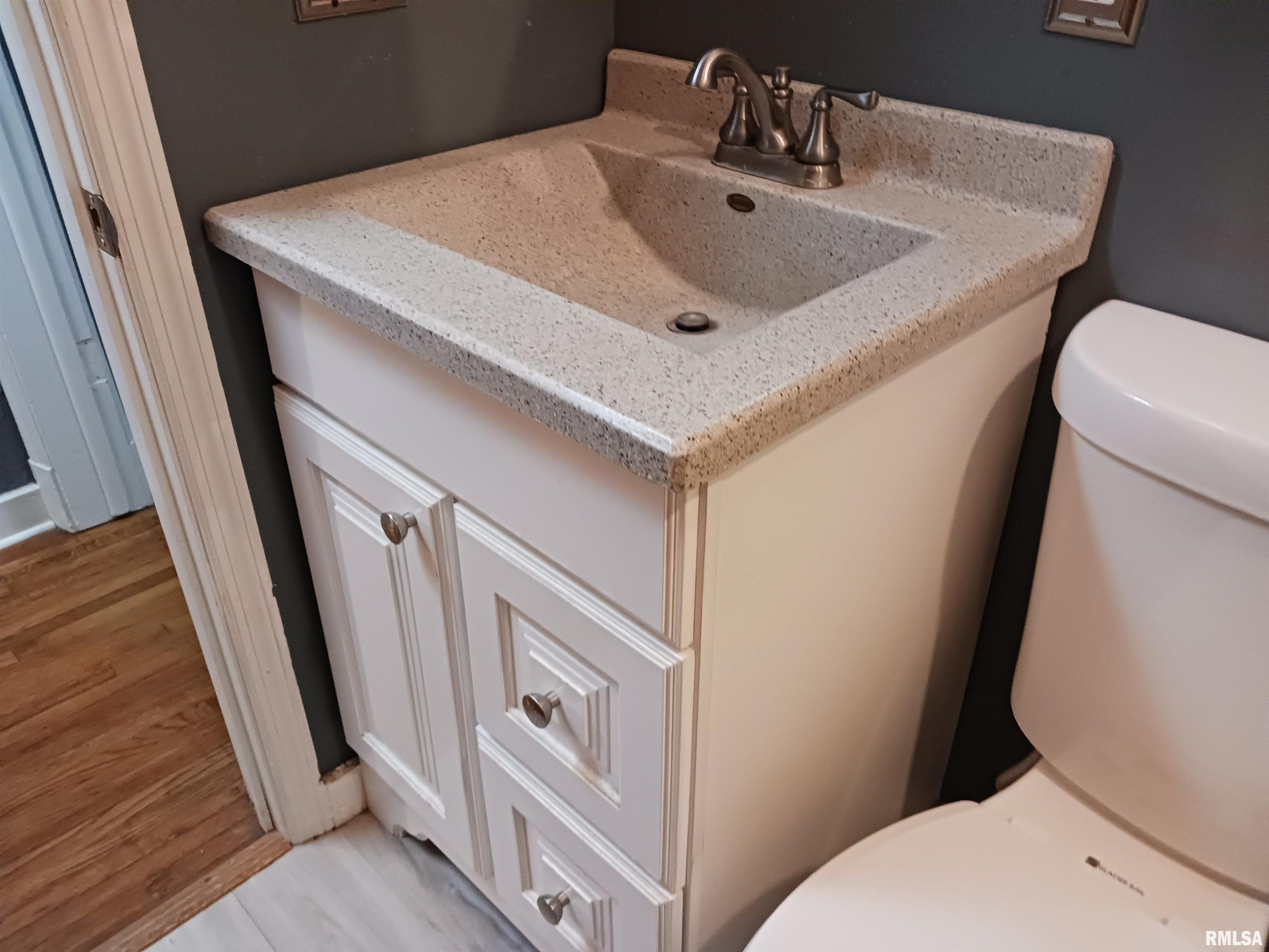 1914 West Richwoods Boulevard Peoria, IL 61604 - Photo 7 of 11