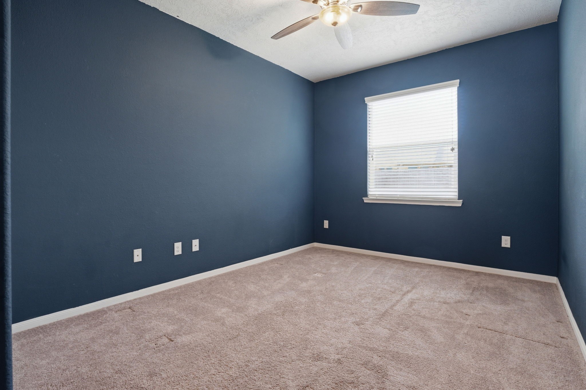 10007 Open Slope Court Humble, TX 77396 - Photo 27 of 39 an empty room with windows and fan