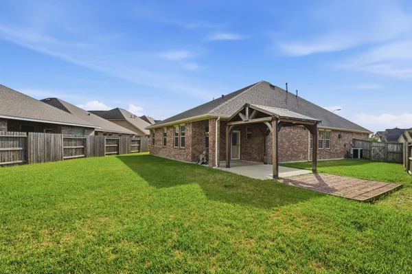 a view of a house with a big yard