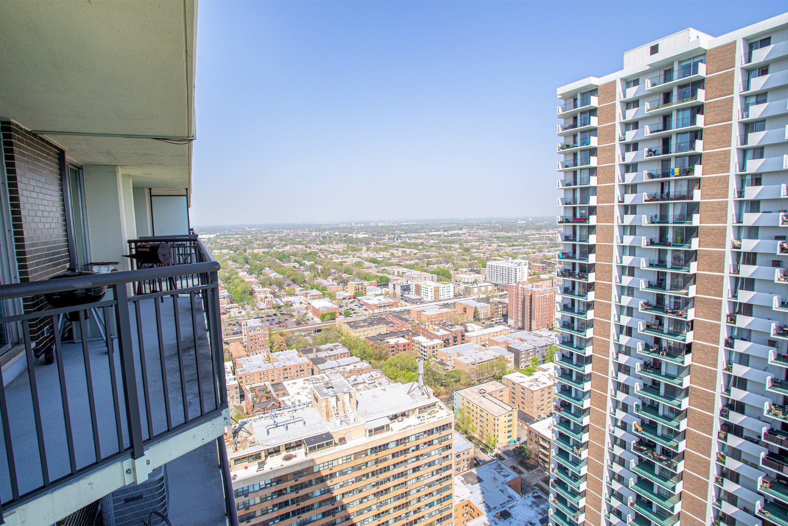 6007 North Sheridan Road, Unit 39D Chicago, IL 60660 - Photo 17 of 20 a view of balcony with city view