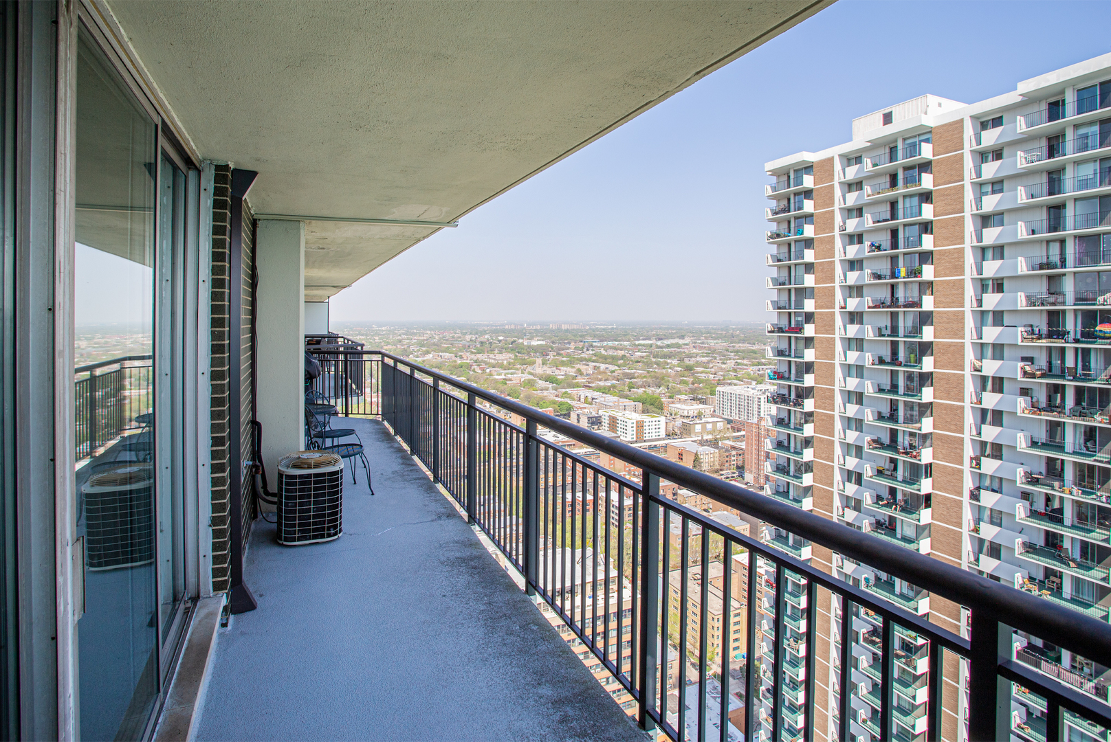 6007 North Sheridan Road, Unit 39D Chicago, IL 60660 - Photo 4 of 20 a view of balcony with city view