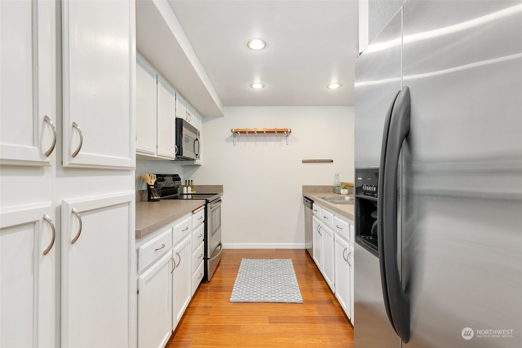 7355 Old Redmond Road, Unit 113 Redmond, WA 98052 - Photo 14 of 25 a kitchen with granite countertop a refrigerator and a sink