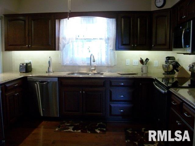 230 Harvester Road Canton, IL 61520 - Photo 12 of 35 Gallery Image 12