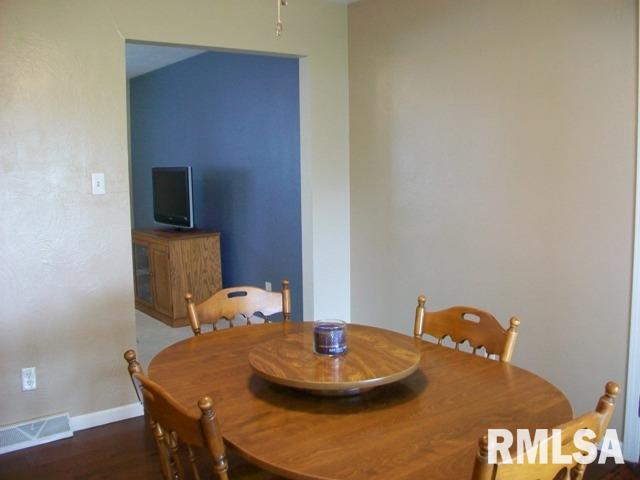 230 Harvester Road Canton, IL 61520 - Photo 14 of 35 Gallery Image 14