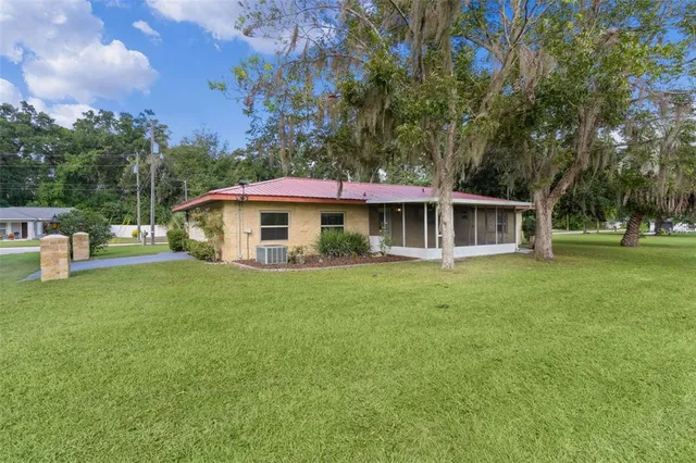 a view of a house with a yard
