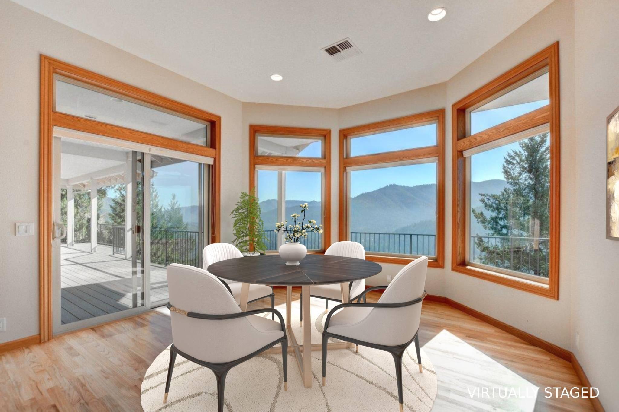 3013 Pearce Park Road Grants Pass, OR 97526 - Photo 17 of 96 Breakfast nook with slider to covered deck.
