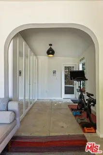 $1,650,000 | 950 South Muirfield Road, Los Angeles, CA 90019