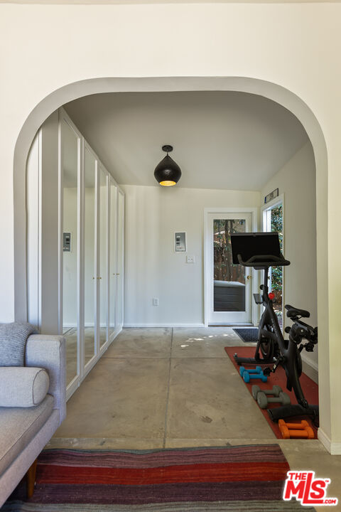 950 South Muirfield Road Los Angeles, CA 90019 - Photo 40 of 43