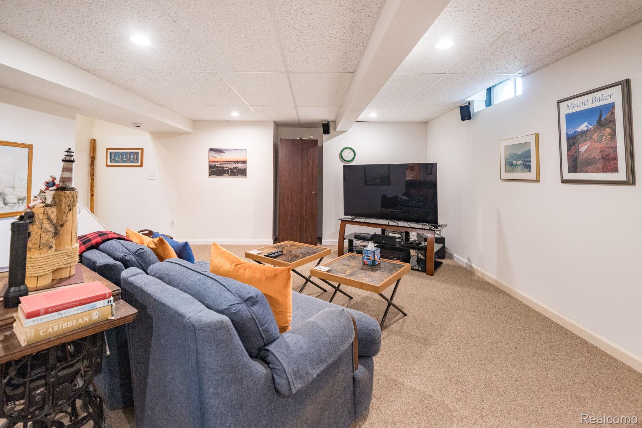 1708 Devonwood Drive Rochester, MI 48306 - Photo 47 of 70 38-web-or-mls-1708 Devonwood Dr-38.jpg