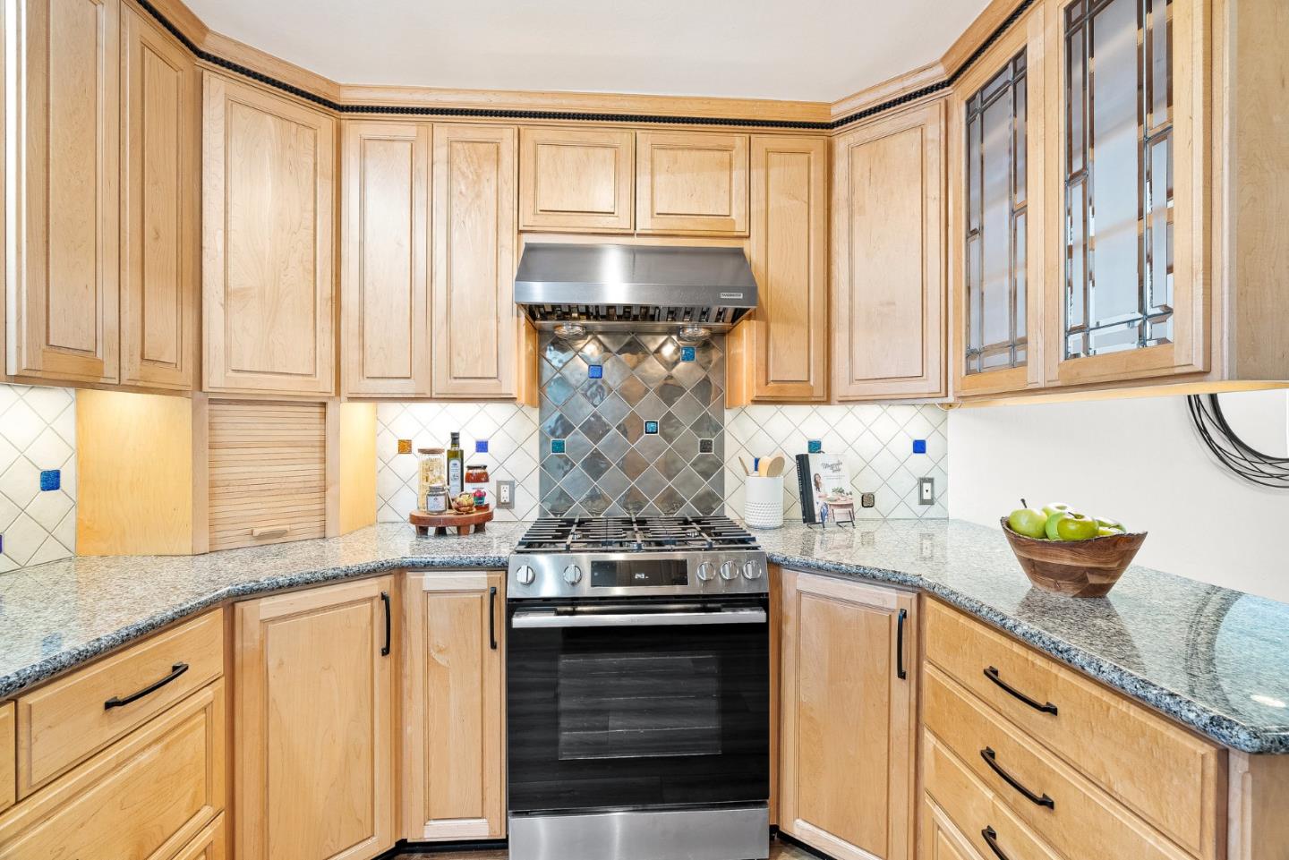 10461 Mary Avenue Cupertino, CA 95014 - Photo 11 of 44