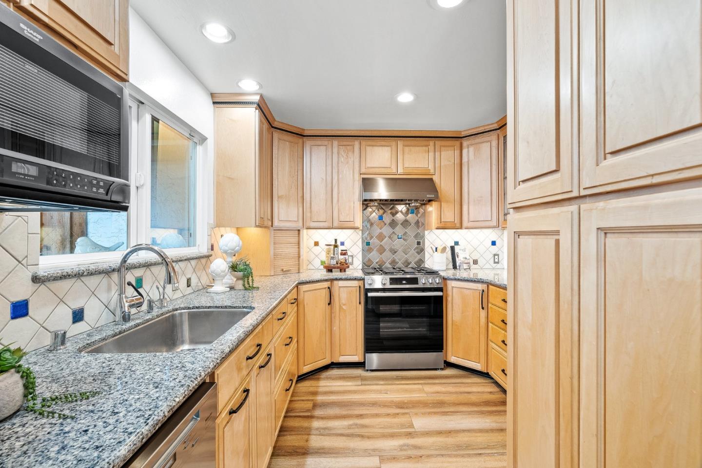 10461 Mary Avenue Cupertino, CA 95014 - Photo 8 of 44