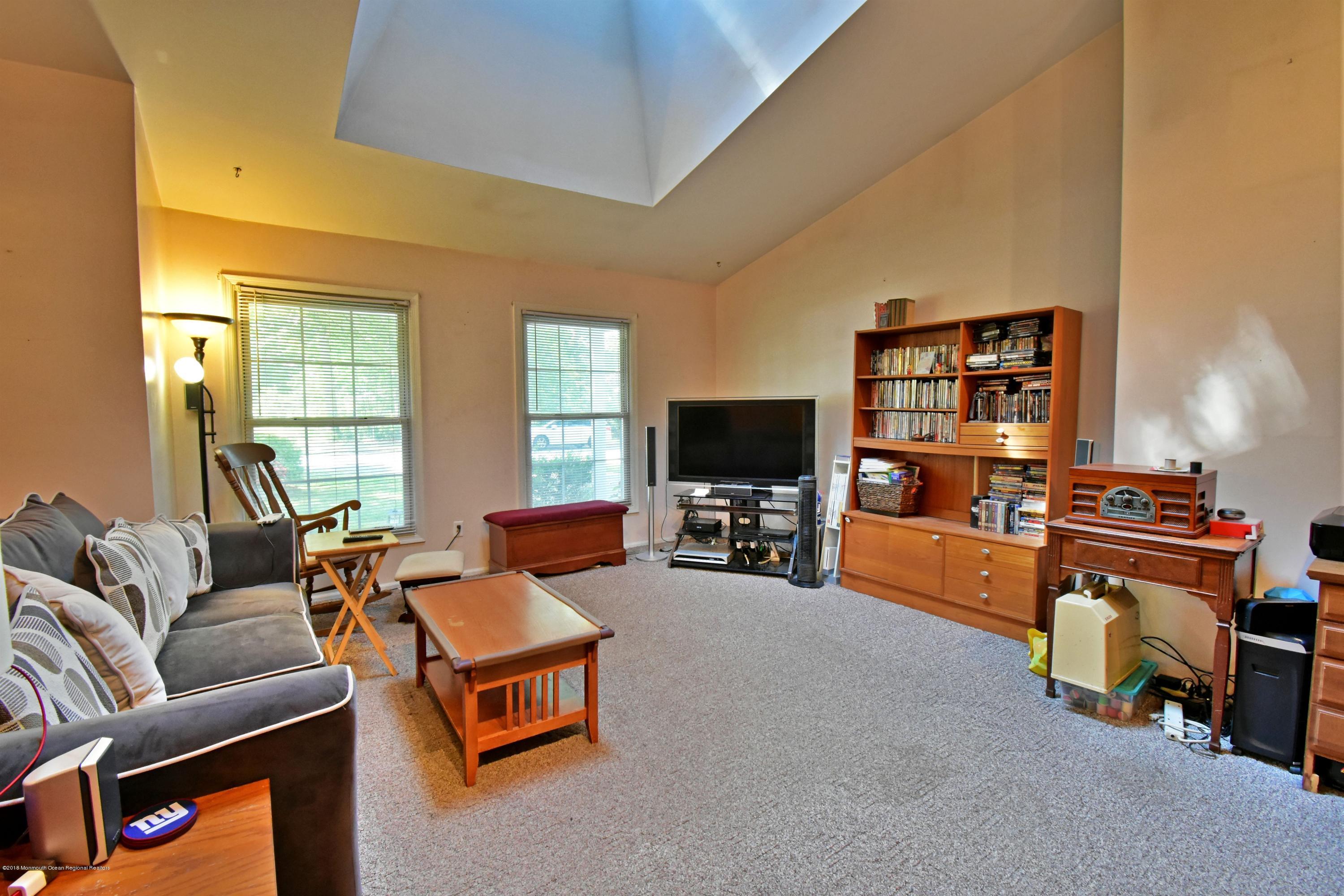 55 Chelsea Road Jackson, NJ 08527 - Photo 2 of 13 Living Room