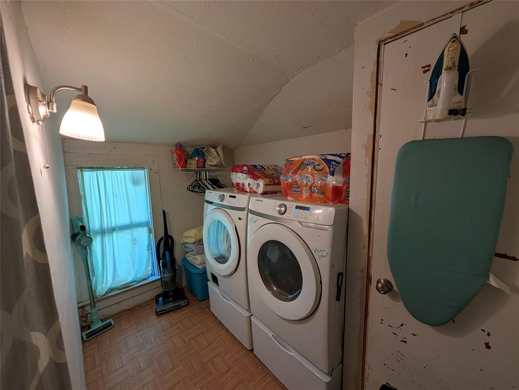 308 Short Street Mansfield, TX 76063 - Photo 14 of 21 a utility room with dryer and washer