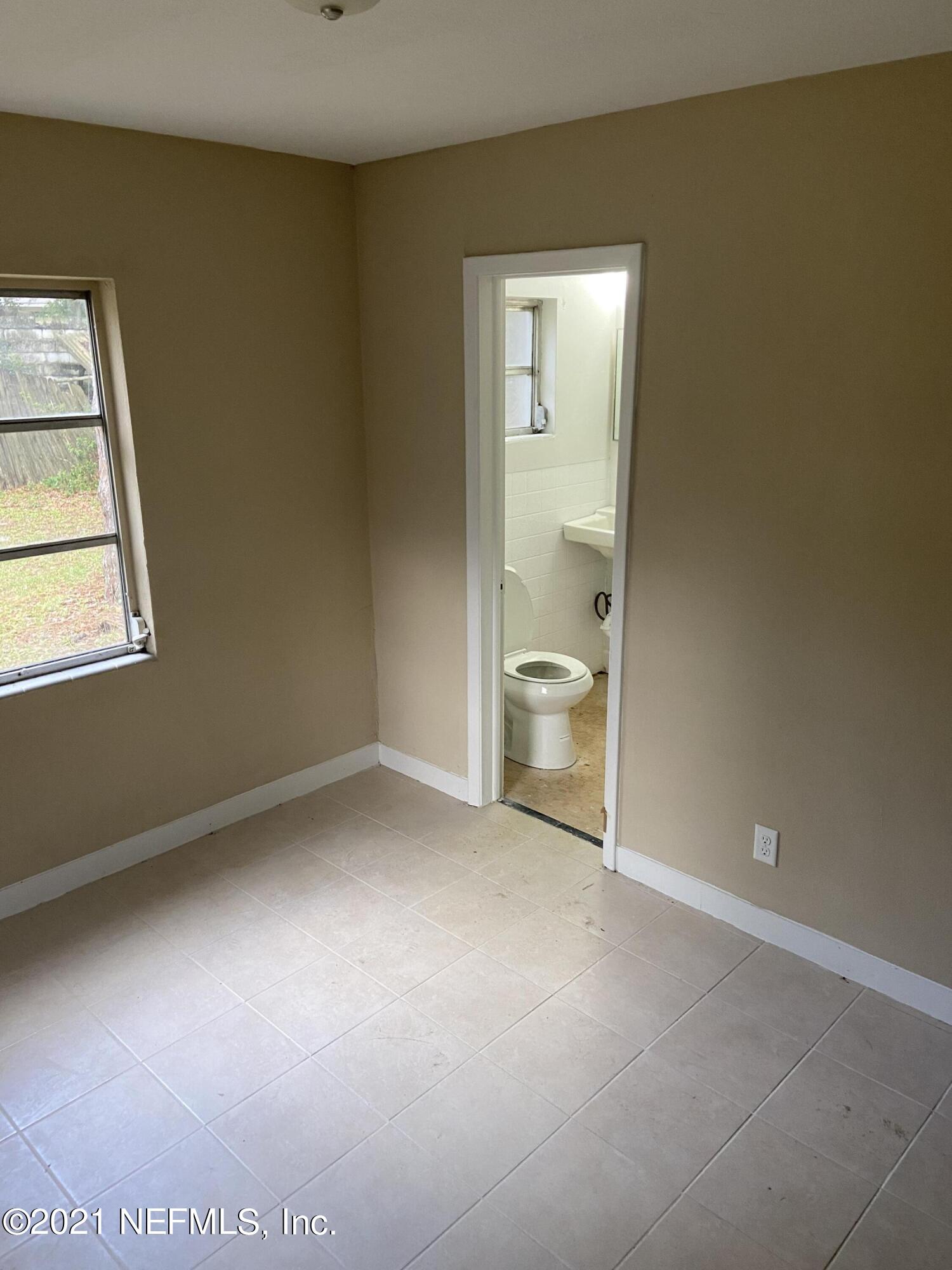 5643 Merrill Road, Unit 4 Jacksonville, FL 32277 - Photo 3 of 9 an empty room with a bathroom