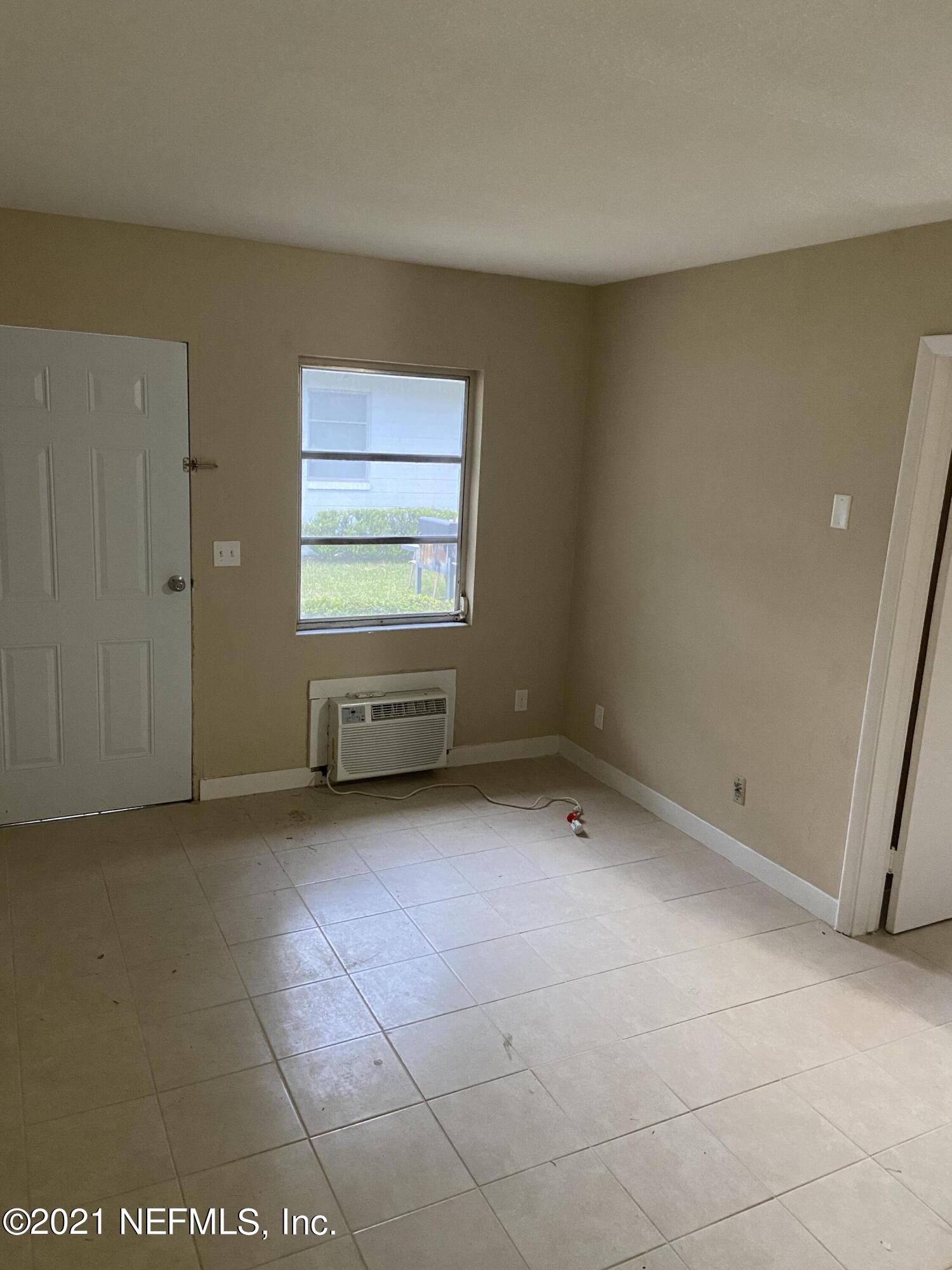 5643 Merrill Road, Unit 4 Jacksonville, FL 32277 - Photo 9 of 9 a view of room and window