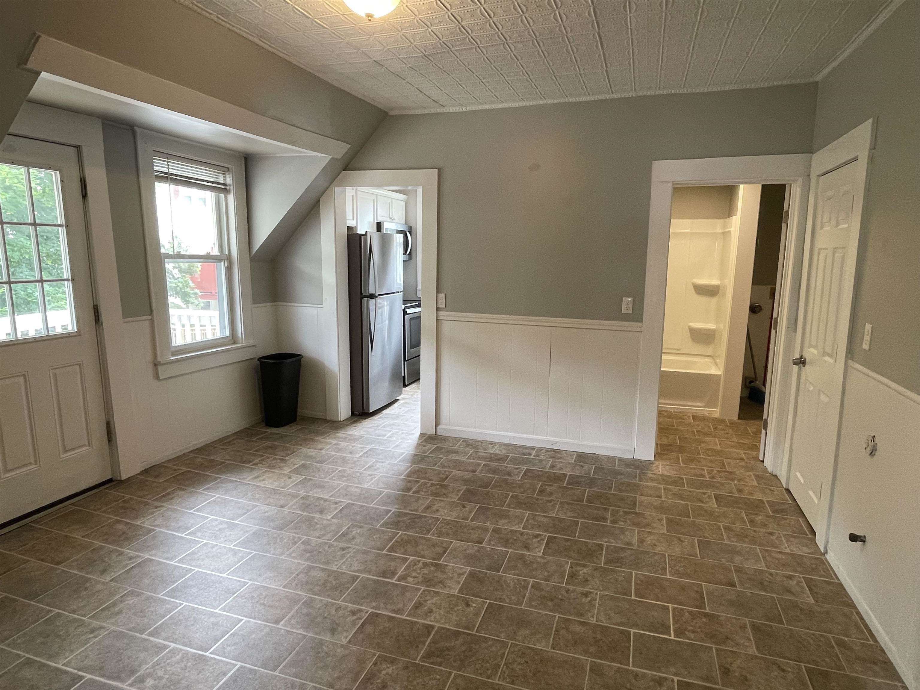 232 Mast Road, Unit B Manchester, NH 03102 - Photo 4 of 11