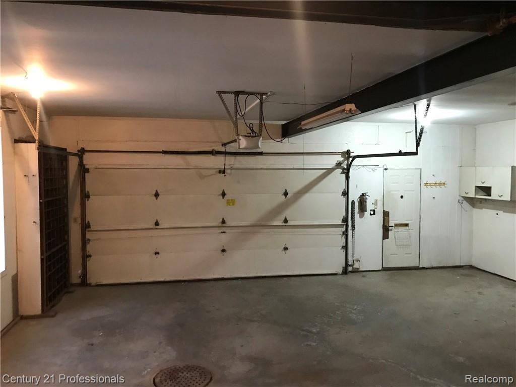 2557 John R Road Rochester, MI 48307 - Photo 12 of 15 JohnRgarageinterior.jpg