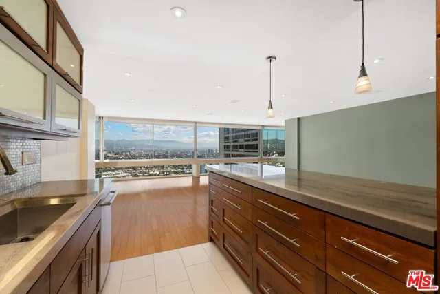 $1,080,000 | 2220 Avenue Of The Stars, Unit 2203, Los Angeles, CA 90067