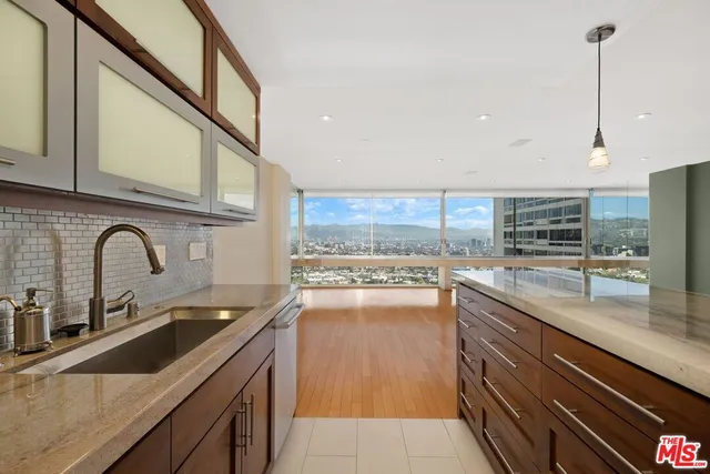 $1,080,000 | 2220 Avenue Of The Stars, Unit 2203, Los Angeles, CA 90067