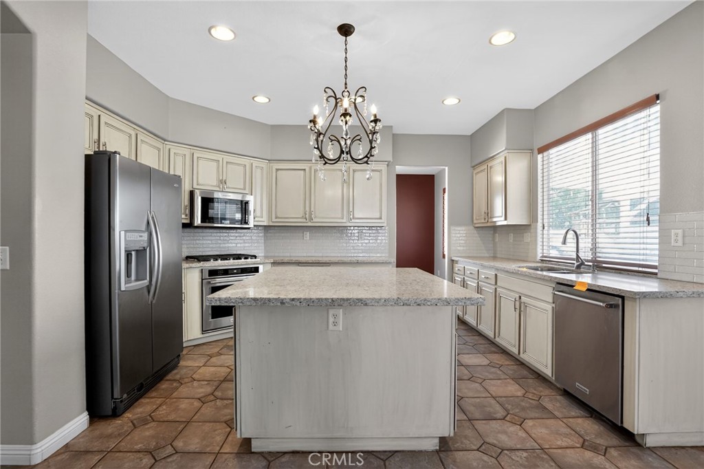 42240 Ridge View Drive Lancaster, CA 93536 - Photo 12 of 25