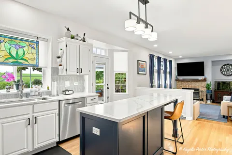 $549,900 | 1932 Harrison Avenue, Mundelein, IL 60060