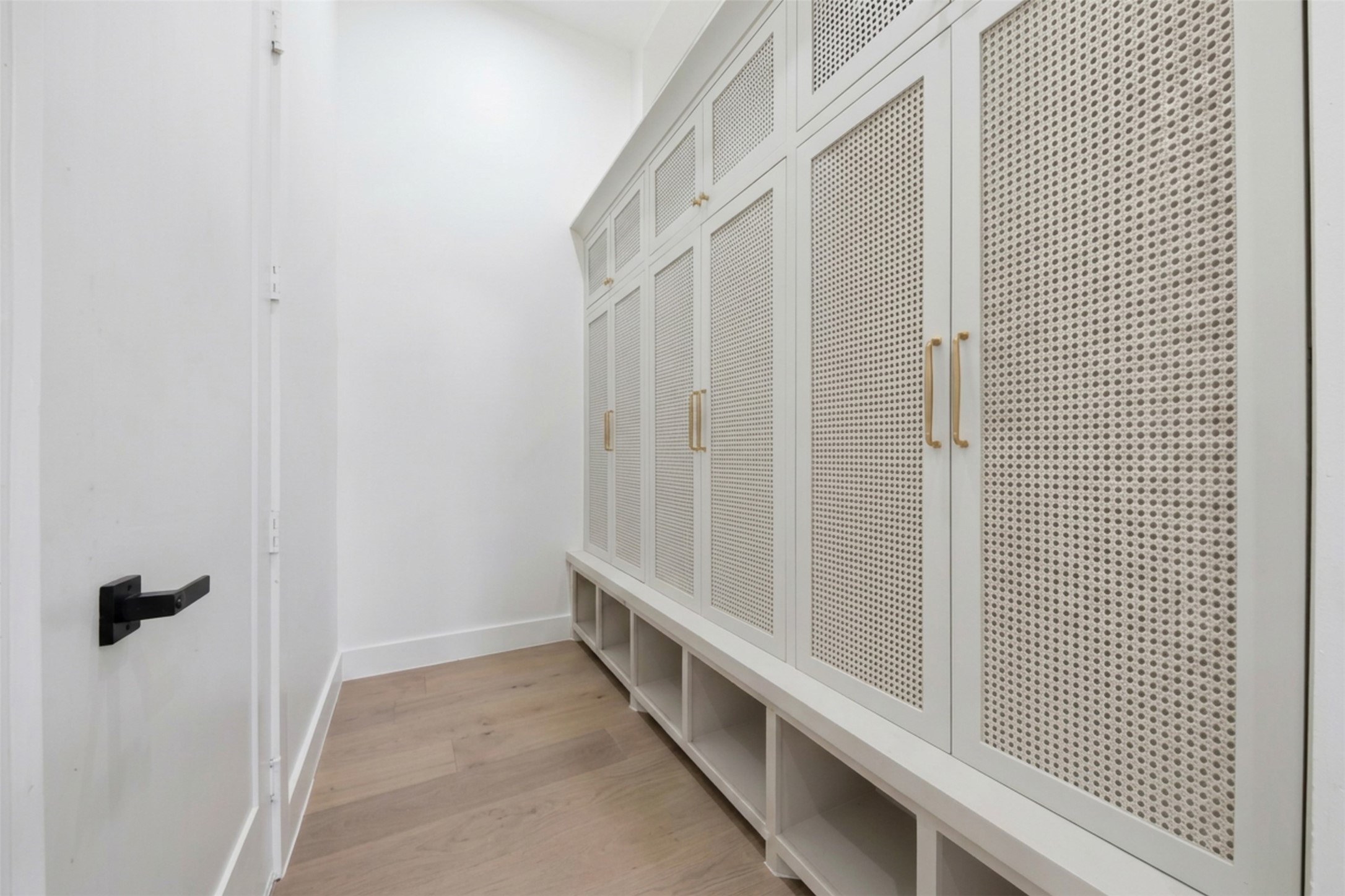 2325 Wroxton Road Houston, TX 77005 - Photo 9 of 31 Generous Sized Mud Room with Storage Lockers