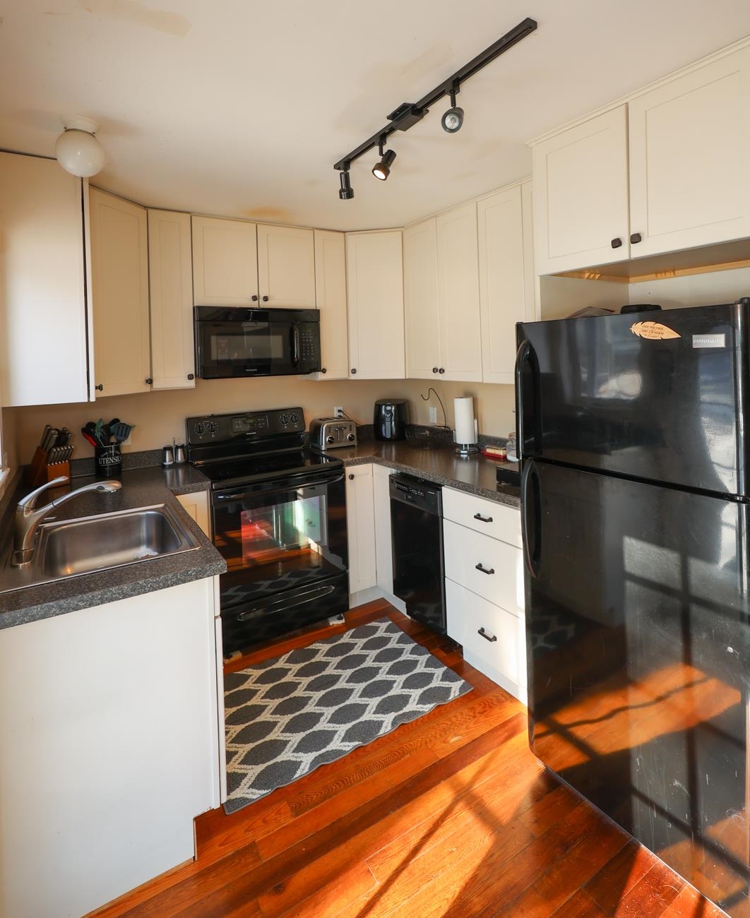 89 River Bank Road Manchester, NH 03103 - Photo 6 of 17 Gallery Image 6