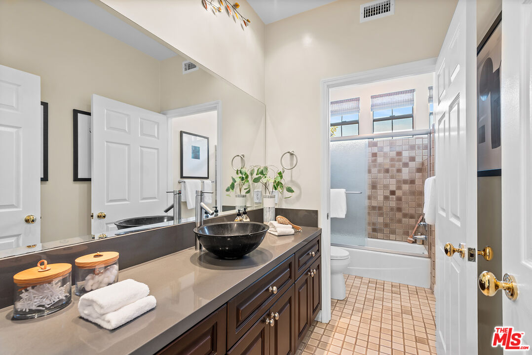 7538 West 81st Street Playa del Rey, CA 90293 - Photo 13 of 21