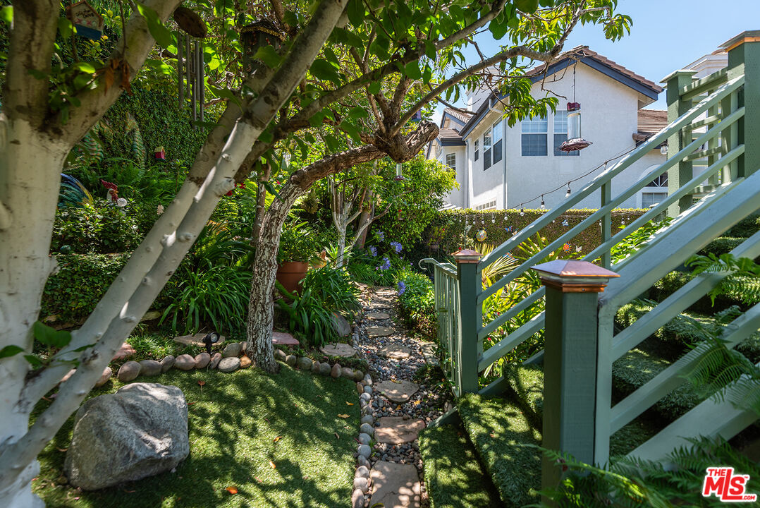 7538 West 81st Street Playa del Rey, CA 90293 - Photo 15 of 21