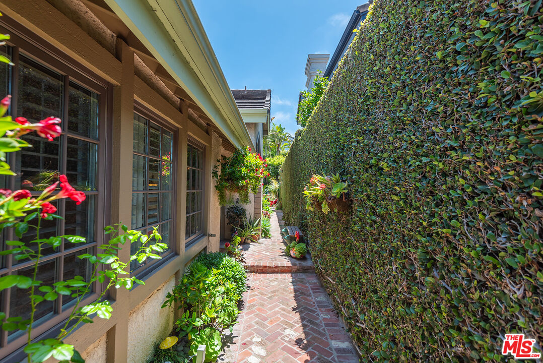 7538 West 81st Street Playa del Rey, CA 90293 - Photo 20 of 21
