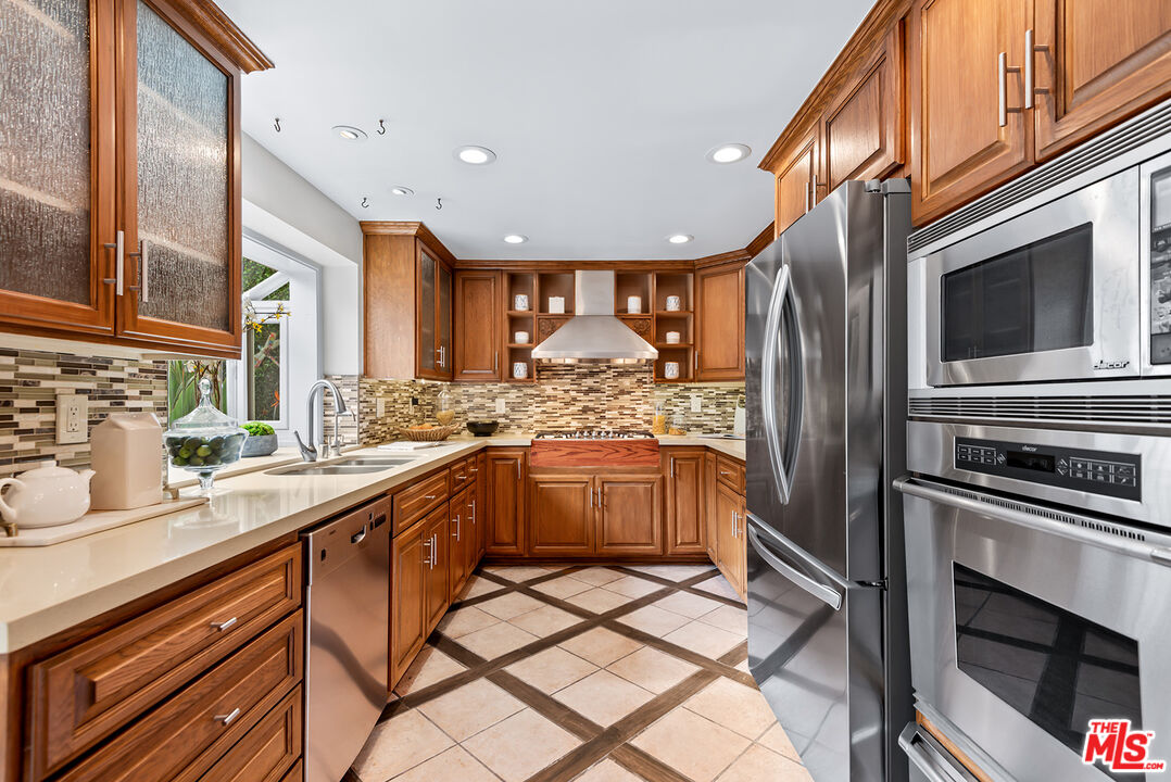 7538 West 81st Street Playa del Rey, CA 90293 - Photo 4 of 21