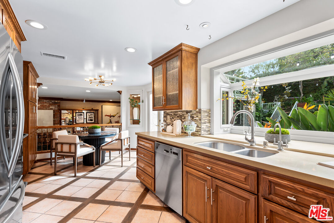 7538 West 81st Street Playa del Rey, CA 90293 - Photo 5 of 21