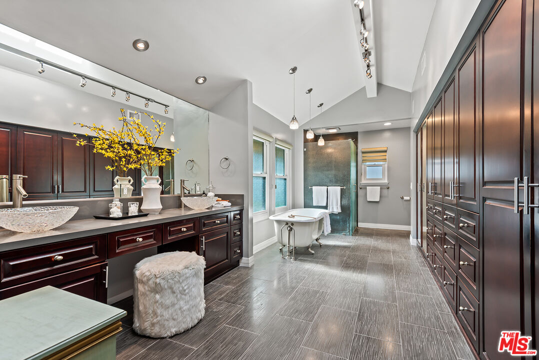 7538 West 81st Street Playa del Rey, CA 90293 - Photo 10 of 21