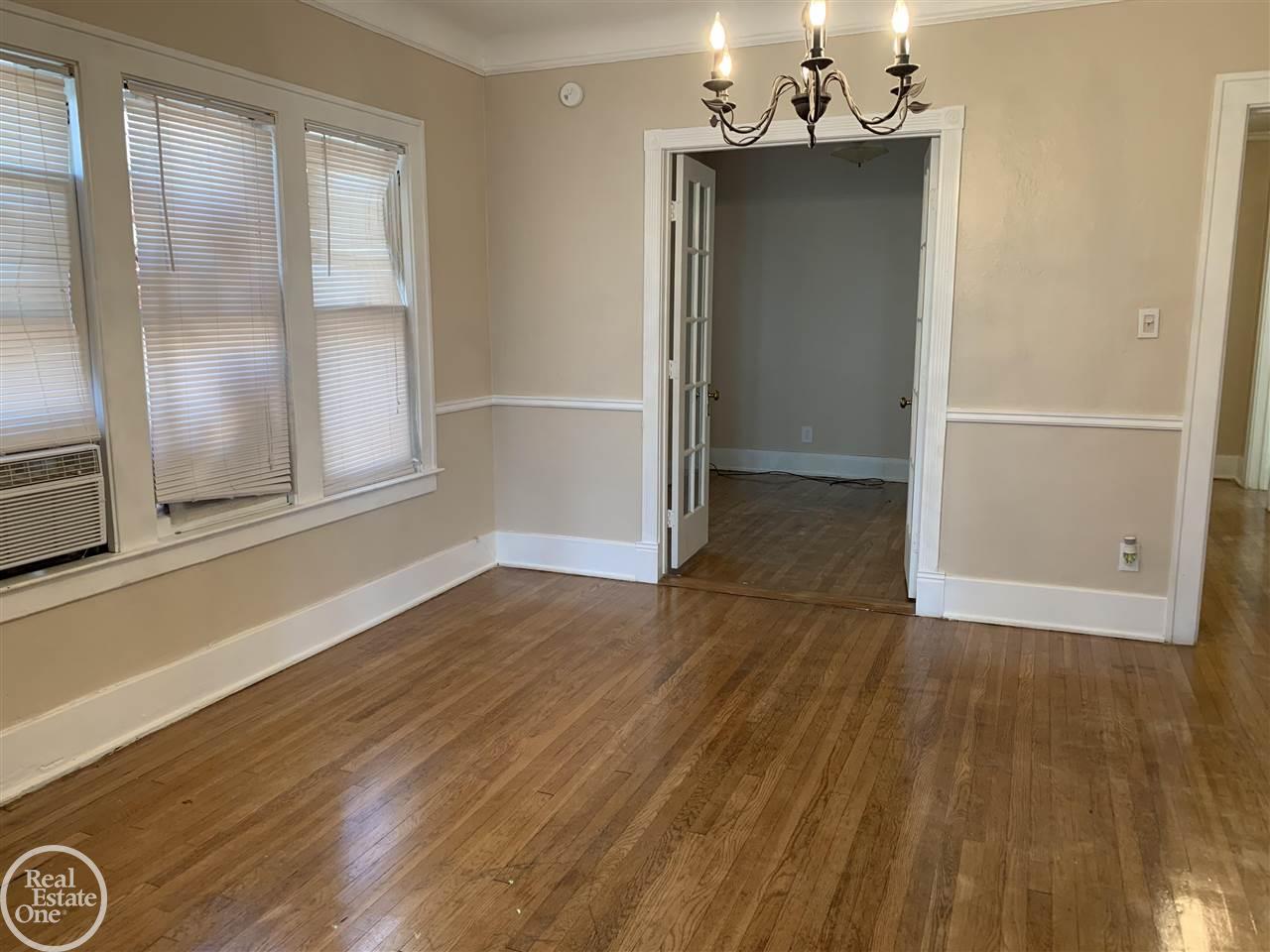 912 Nottingham Road Grosse Pointe, MI 48230 - Photo 9 of 30 50053448-8.JPG