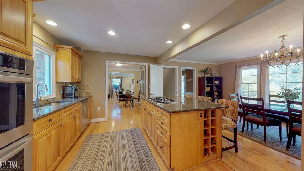 6138 Deguise Court Rochester Hills, MI 48306 - Photo 8 of 35