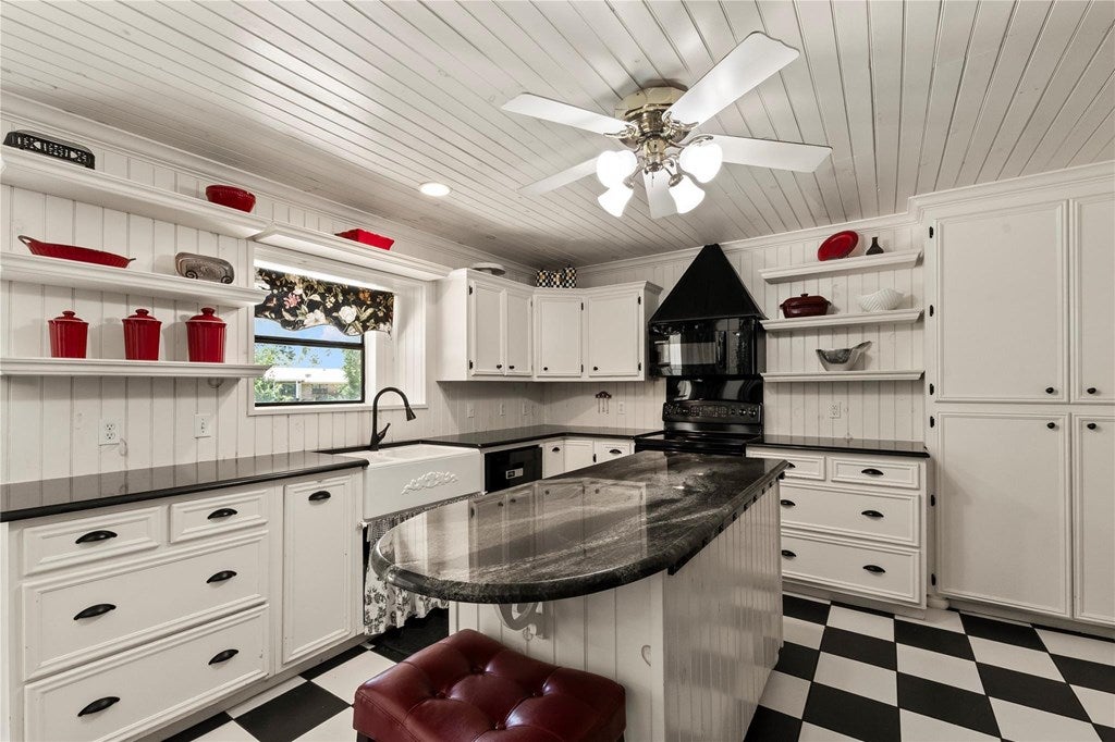 102 Foster Ranch Road Trinidad, TX 75163 - Photo 13 of 39 Kitchen