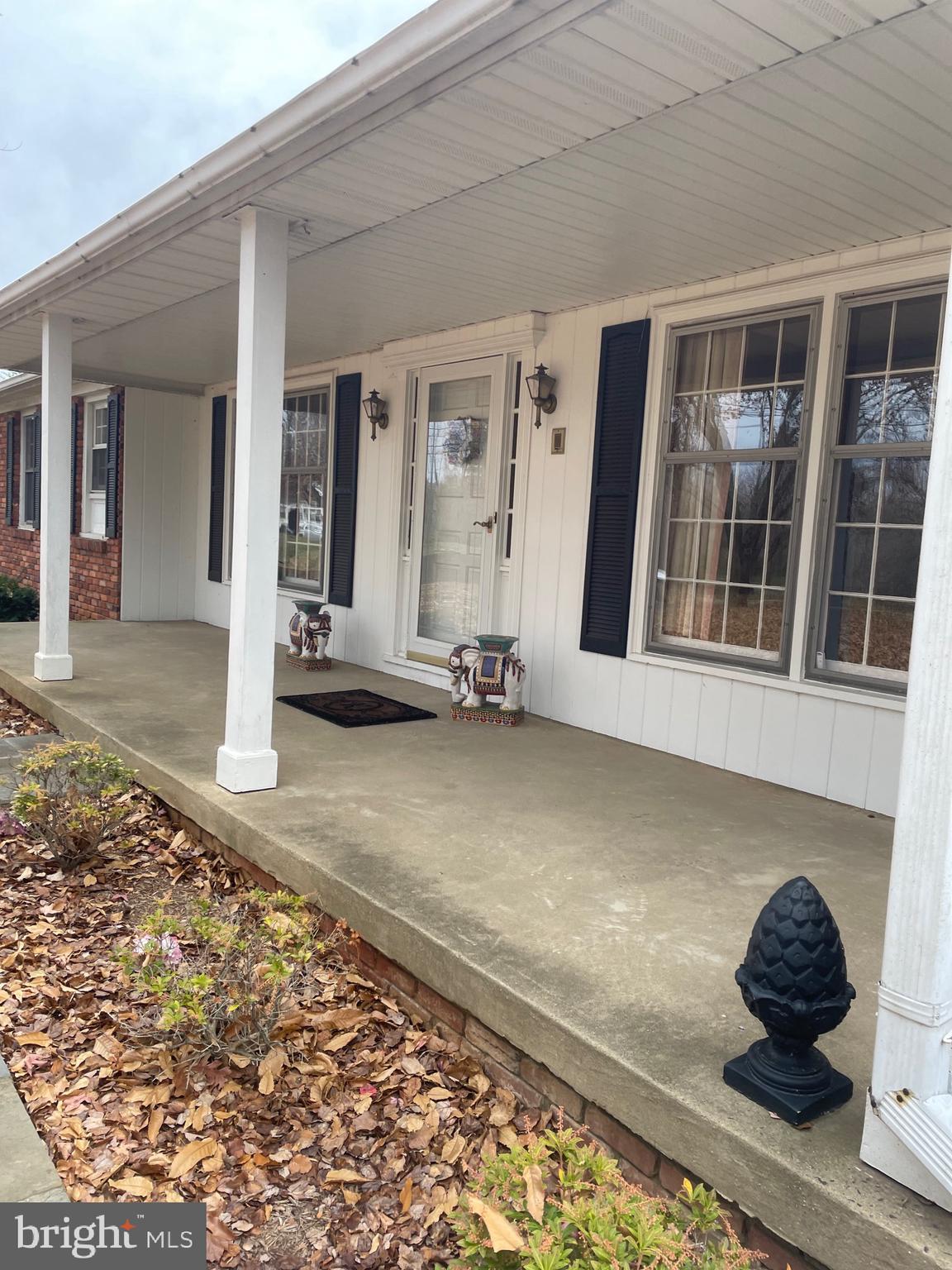 8243 Lees Ridge Road Warrenton, VA 20186 - Photo 3 of 48 Gallery Image 3