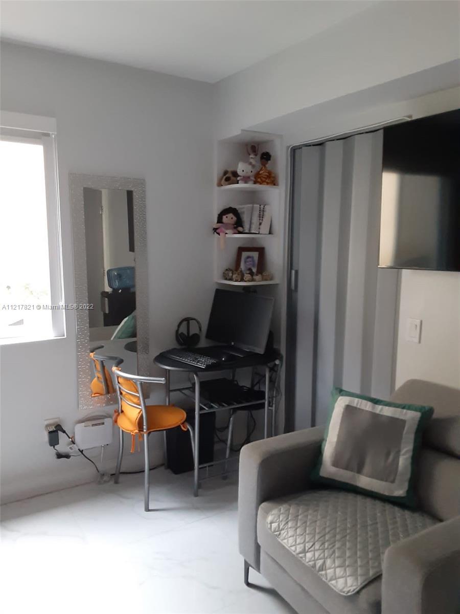 450 South Park Road, Unit 5110 Hollywood, FL 33021 - Photo 17 of 22 a living room with furniture and a window