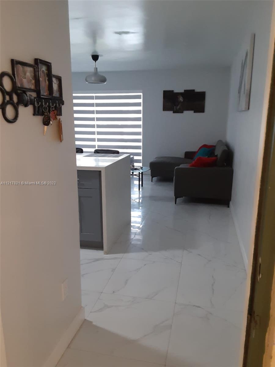 450 South Park Road, Unit 5110 Hollywood, FL 33021 - Photo 9 of 22 a living room with furniture