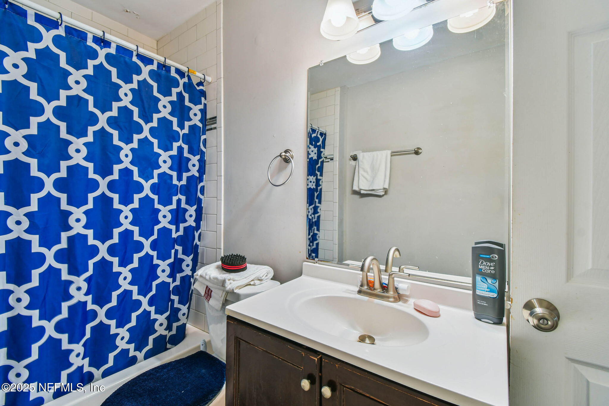 623 Mandalay Road Jacksonville, FL 32216 - Photo 24 of 36 a bathroom with a sink a mirror and shower curtain