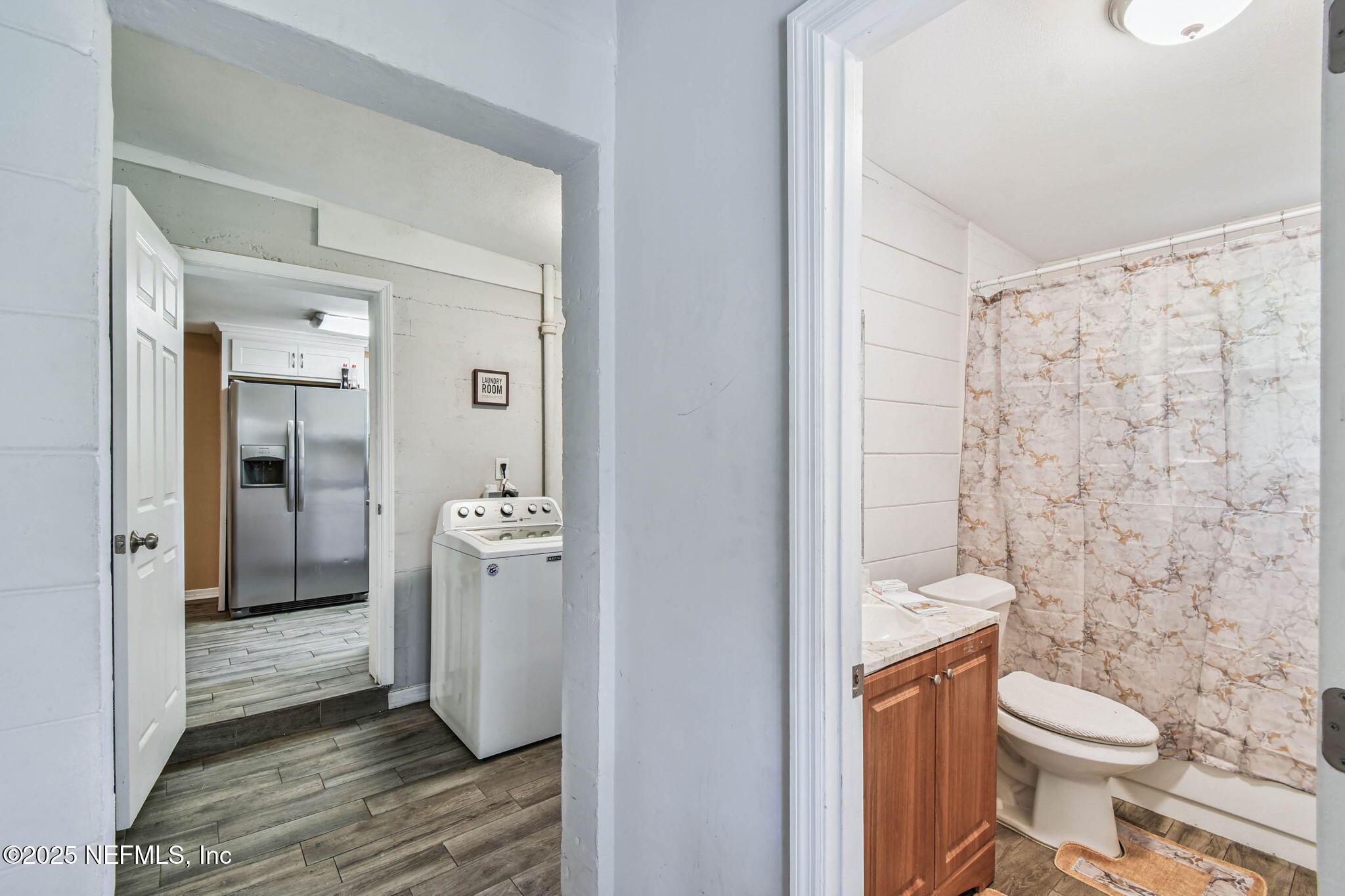 623 Mandalay Road Jacksonville, FL 32216 - Photo 9 of 36 a bathroom with a toilet and a shower