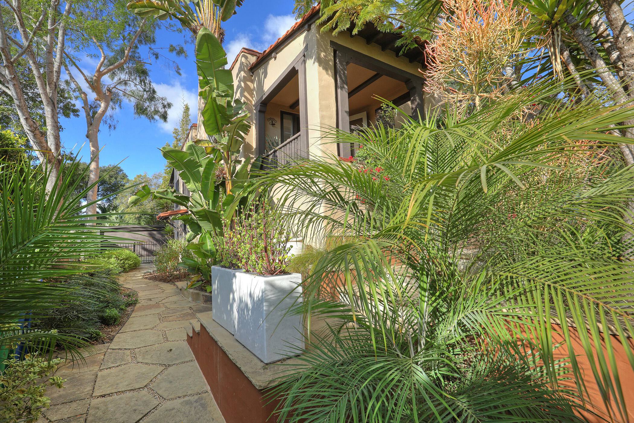 1423 Alta Vista Road, Unit 2 Santa Barbara, CA 93103 - Photo 5 of 36 5