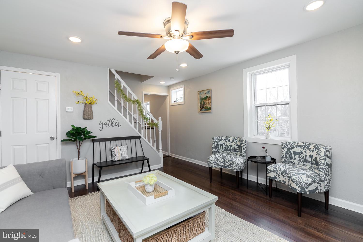 977 Spring City Road Phoenixville, PA 19460 - Photo 11 of 34 Bright living room