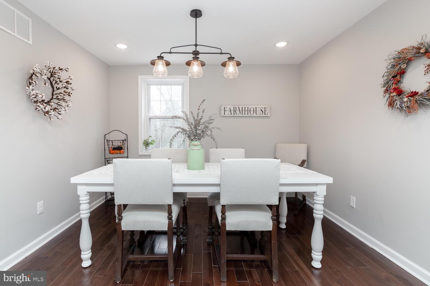 977 Spring City Road Phoenixville, PA 19460 - Photo 23 of 34 Inviting dining space