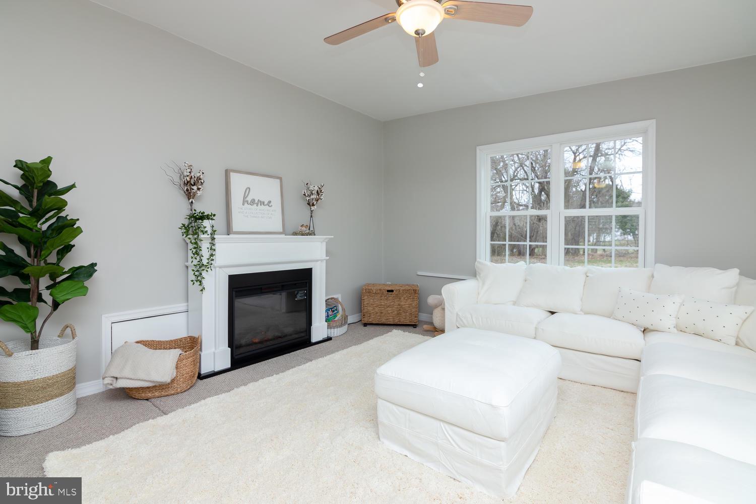 977 Spring City Road Phoenixville, PA 19460 - Photo 25 of 34 Expansive family room