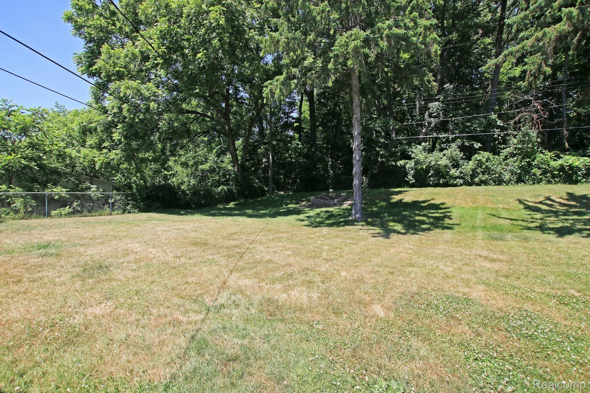 5248 Marconi Street Clarkston, MI 48348 - Photo 13 of 43 36) Backyard.jpg