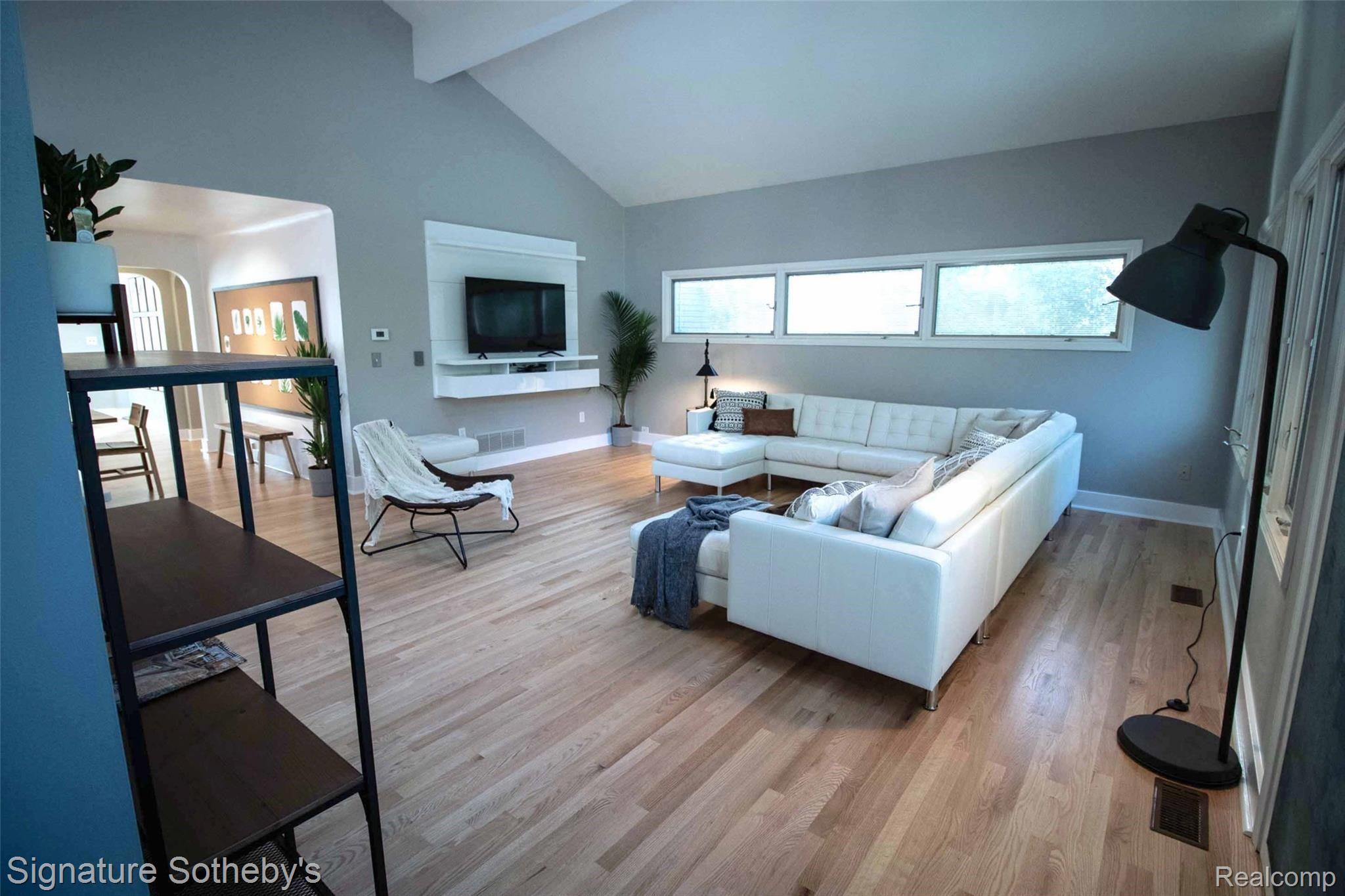 322 Kerby Road Grosse Pointe, MI 48236 - Photo 15 of 50 Living room 6.jpg