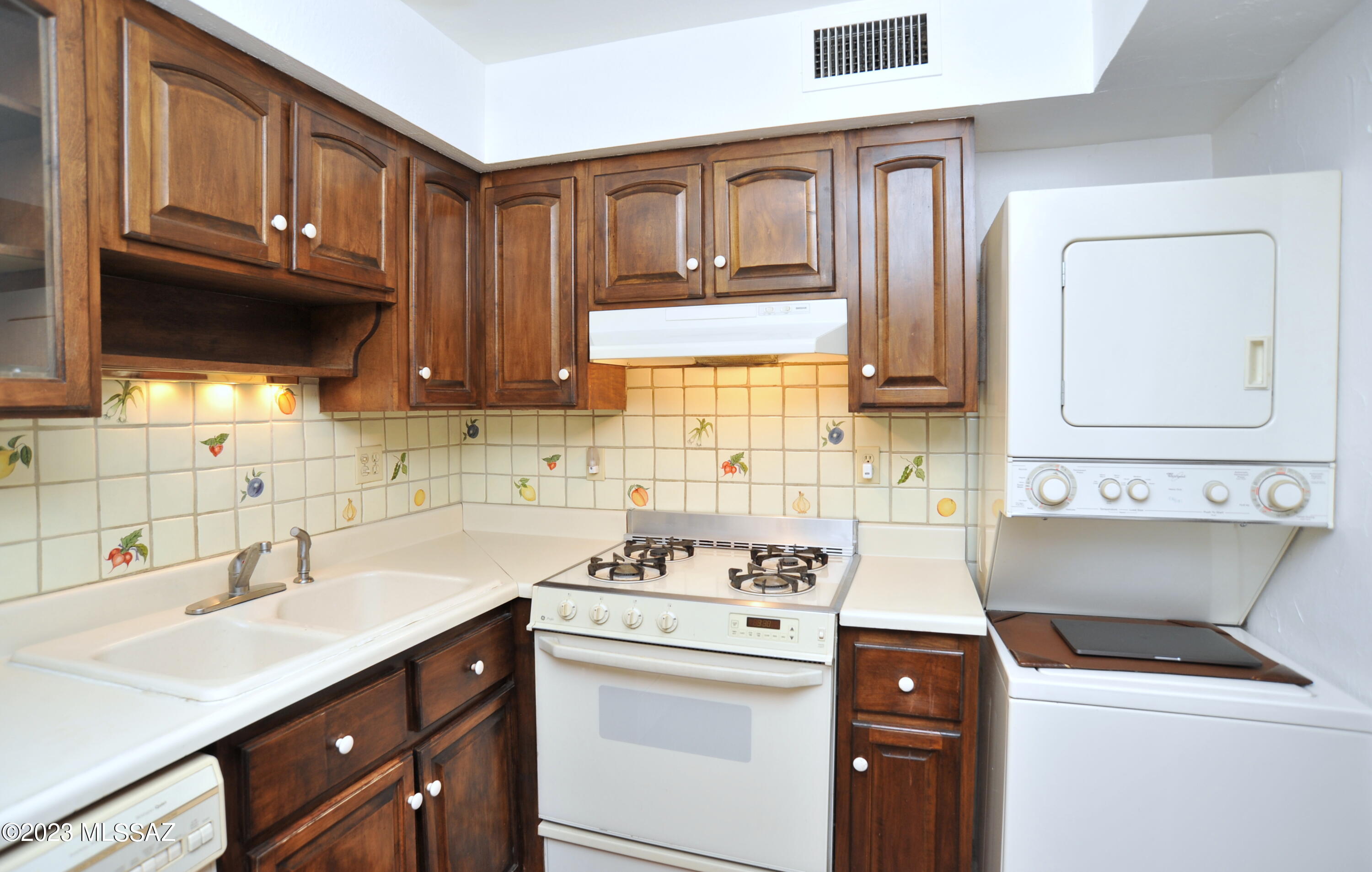 3750 North Country Club Road, Unit 24 Tucson, AZ 85716 - Photo 11 of 36