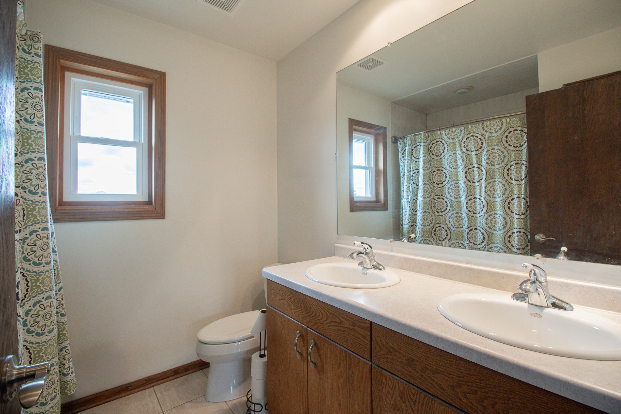 W204N4833 North Lannon Road Menomonee Falls, WI 53051 - Photo 29 of 45 Upper Full Bath