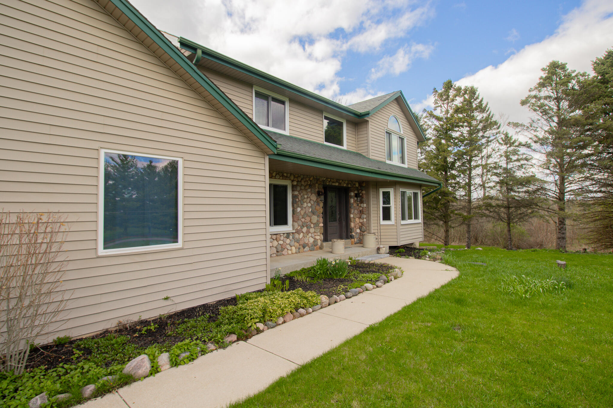 W204N4833 North Lannon Road Menomonee Falls, WI 53051 - Photo 3 of 45 Landscaped Front Entrance